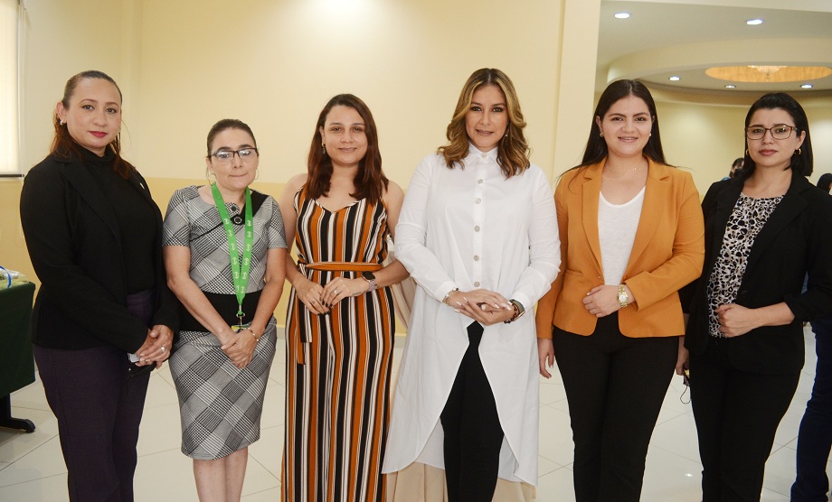 Lanzan programa de becas para mujeres hondureñas en carreras de ciencias y tecnología