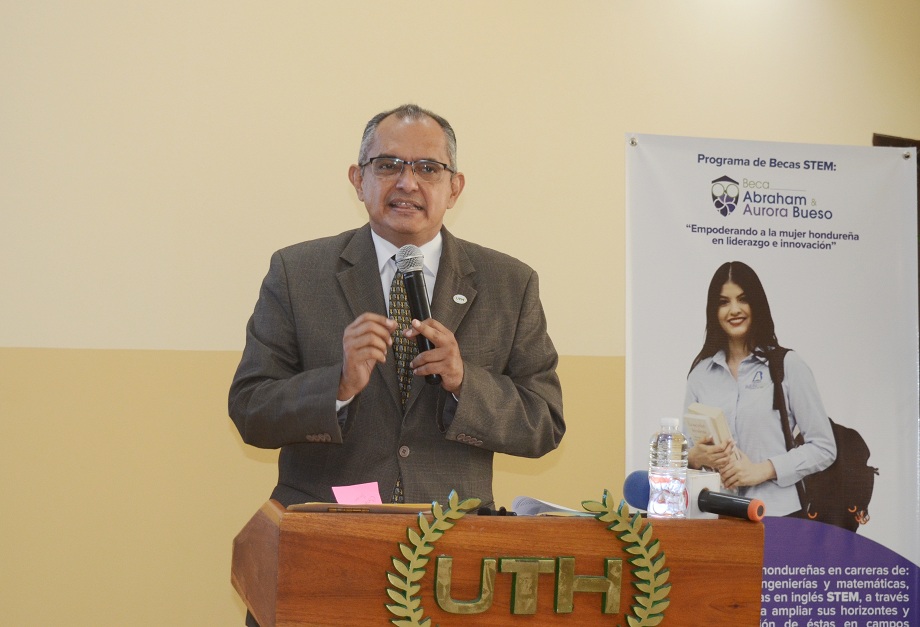 Lanzan programa de becas para mujeres hondureñas en carreras de ciencias y tecnología