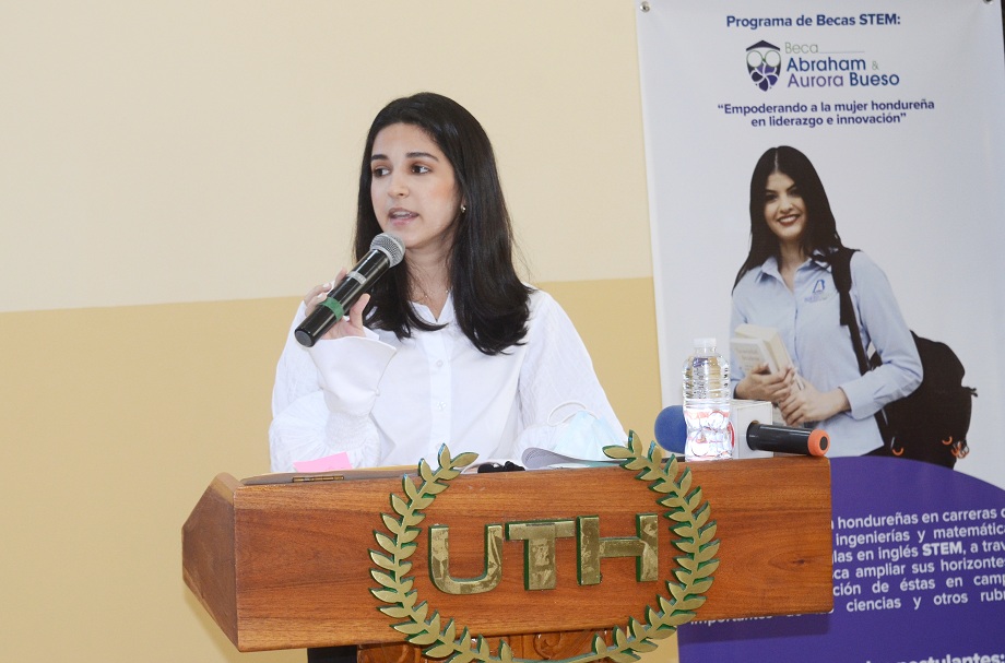 Lanzan programa de becas para mujeres hondureñas en carreras de ciencias y tecnología