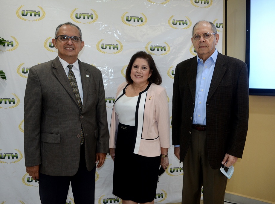 Lanzan programa de becas para mujeres hondureñas en carreras de ciencias y tecnología