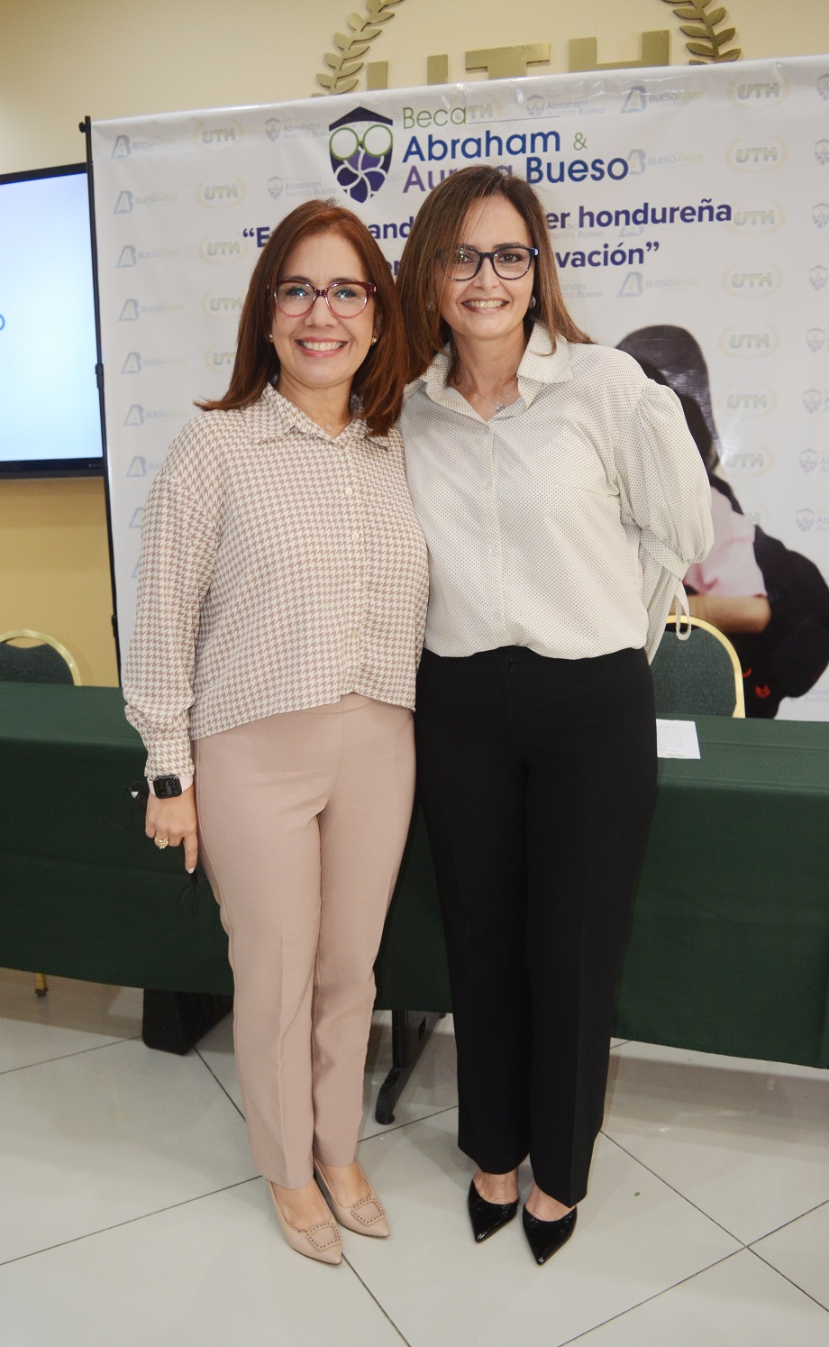 Lanzan programa de becas para mujeres hondureñas en carreras de ciencias y tecnología