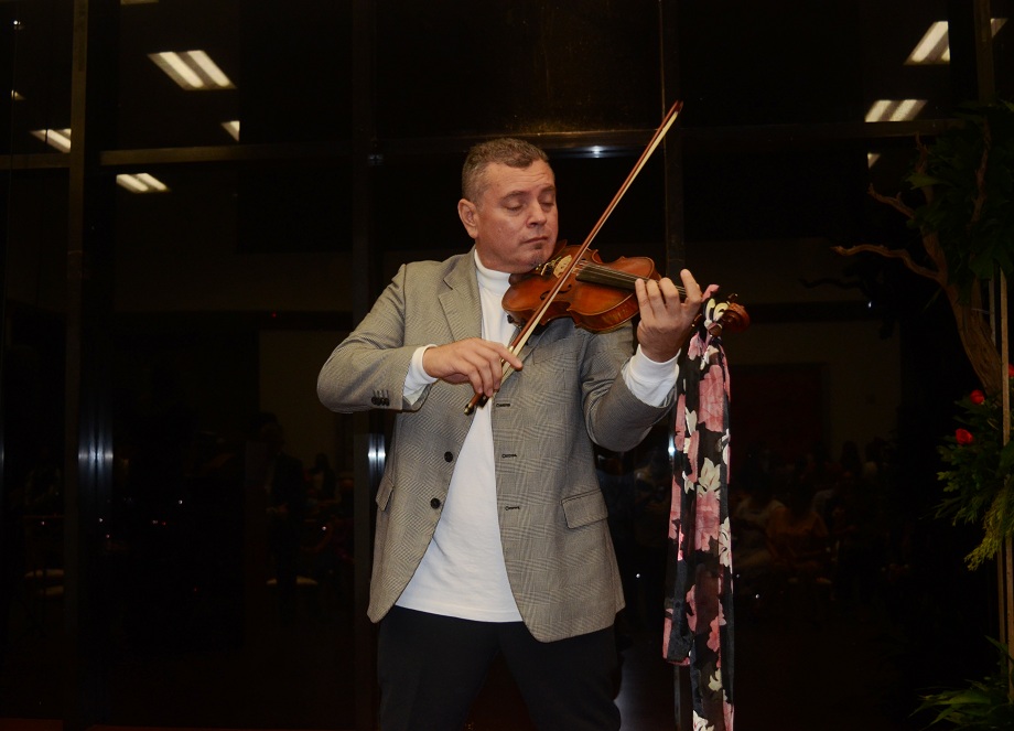 Grupo Cultural Tribu y Banpais rinde homenaje a Guillermo Anderson y al poeta Héctor Flores