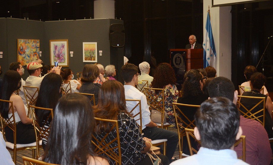 Grupo Cultural Tribu y Banpais rinde homenaje a Guillermo Anderson y al poeta Héctor Flores