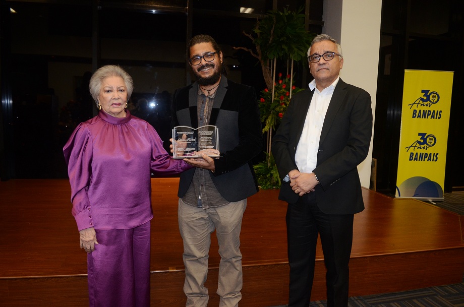 Grupo Cultural Tribu y Banpais rinde homenaje a Guillermo Anderson y al poeta Héctor Flores