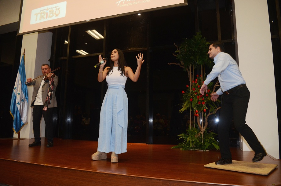 Grupo Cultural Tribu y Banpais rinde homenaje a Guillermo Anderson y al poeta Héctor Flores