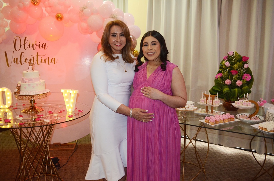 Detalles en rosa para para Margorie Alejandra en su baby shower