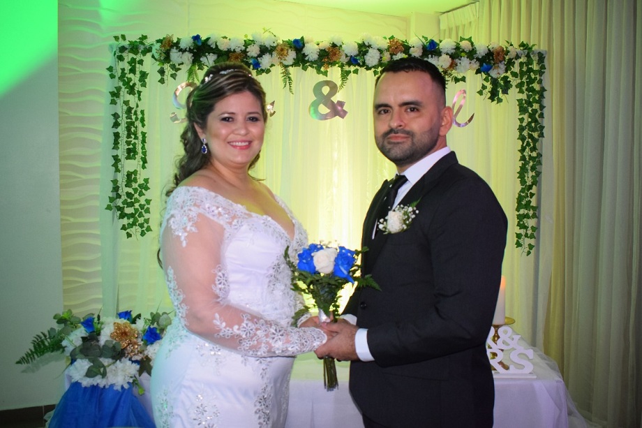 Salvador Alejandro Pineda y Cecil Jamileth Villalobos celebran su boda civil