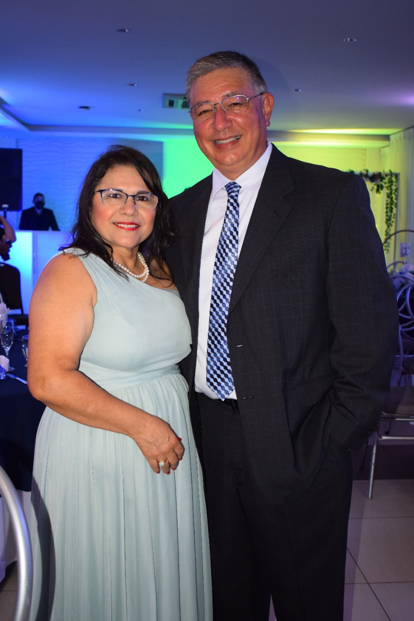 Salvador Alejandro Pineda y Cecil Jamileth Villalobos celebran su boda civil