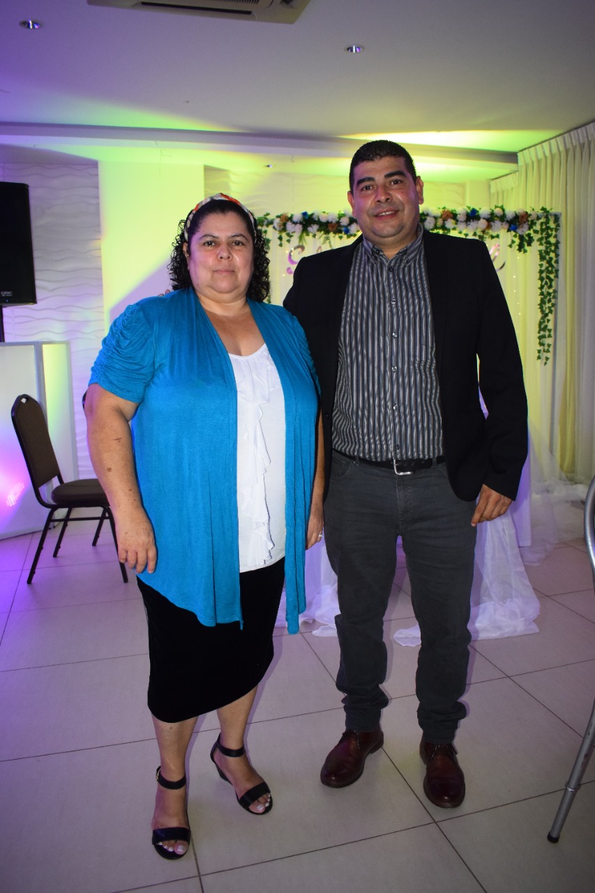 Salvador Alejandro Pineda y Cecil Jamileth Villalobos celebran su boda civil