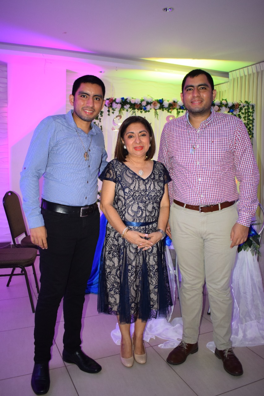 Salvador Alejandro Pineda y Cecil Jamileth Villalobos celebran su boda civil