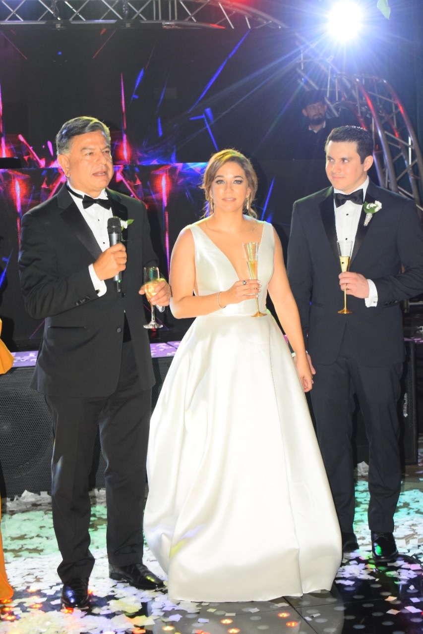 La boda de Christian Salas y Nicole Vaquero…Sencillamente ¡inolvidable!