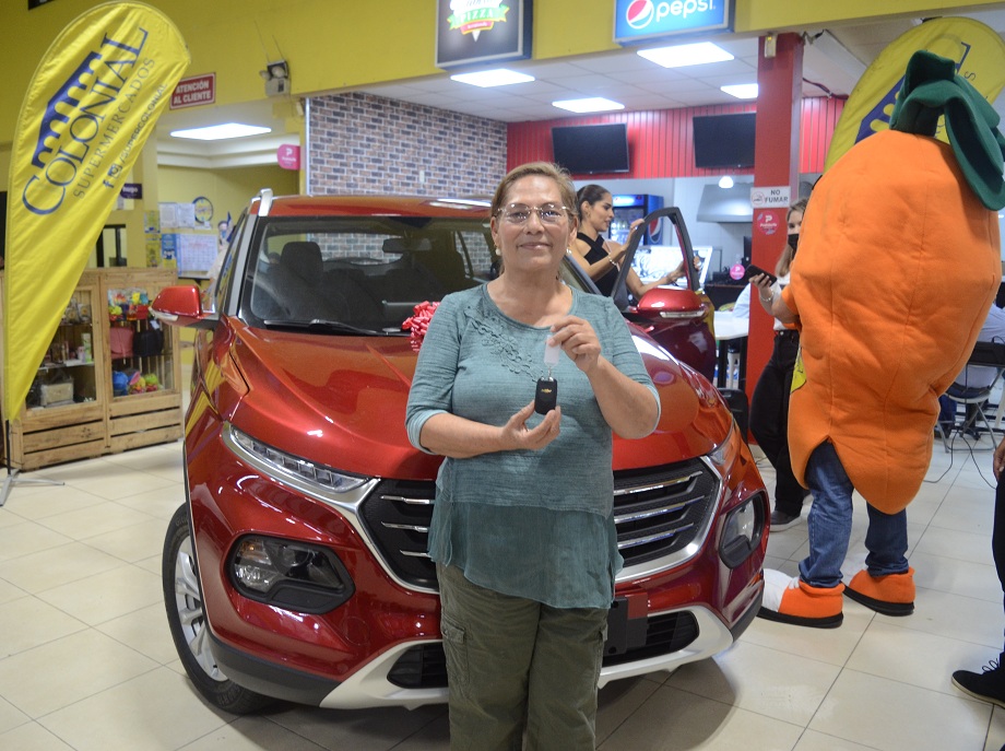 Supermercados Colonial realiza el sorteo de un Chevrolet Groove año 2022 de la promoción “Comprando y manejando”