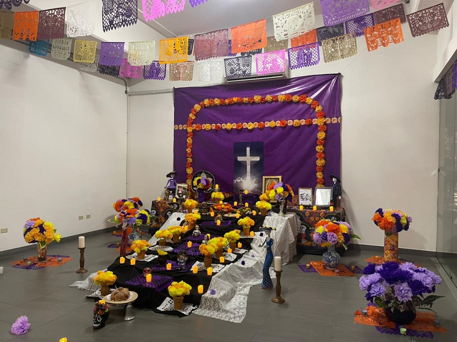 Consulado de México exhibe tradicional “Altar del Día de Muertos” en el Hotel Copantl