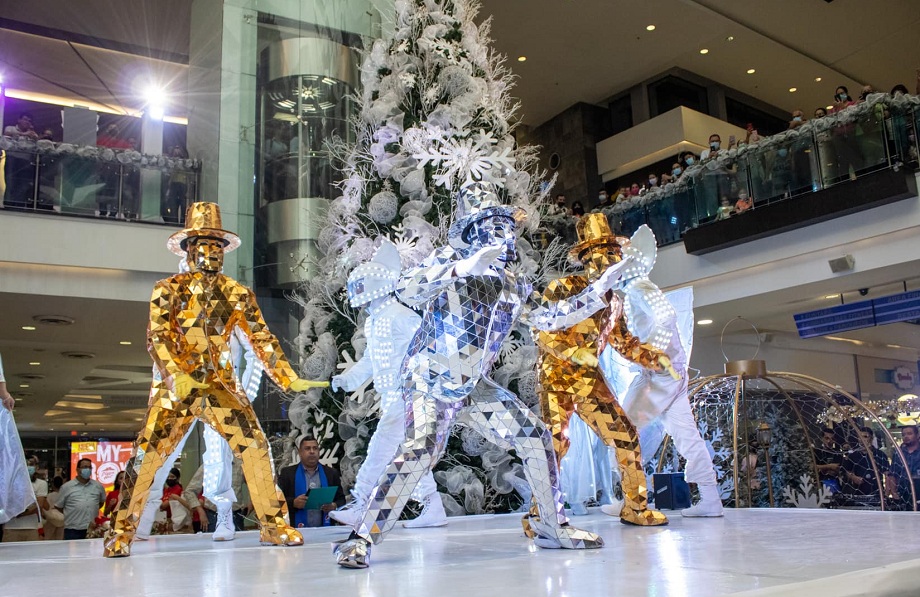 Altara ilumina una “Blanca Navidad” con espectacular árbol y show de luces