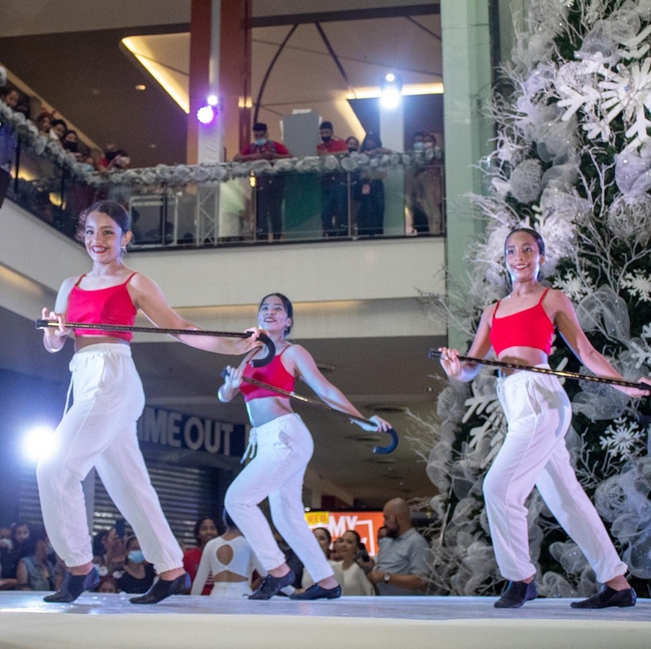 Altara ilumina una “Blanca Navidad” con espectacular árbol y show de luces