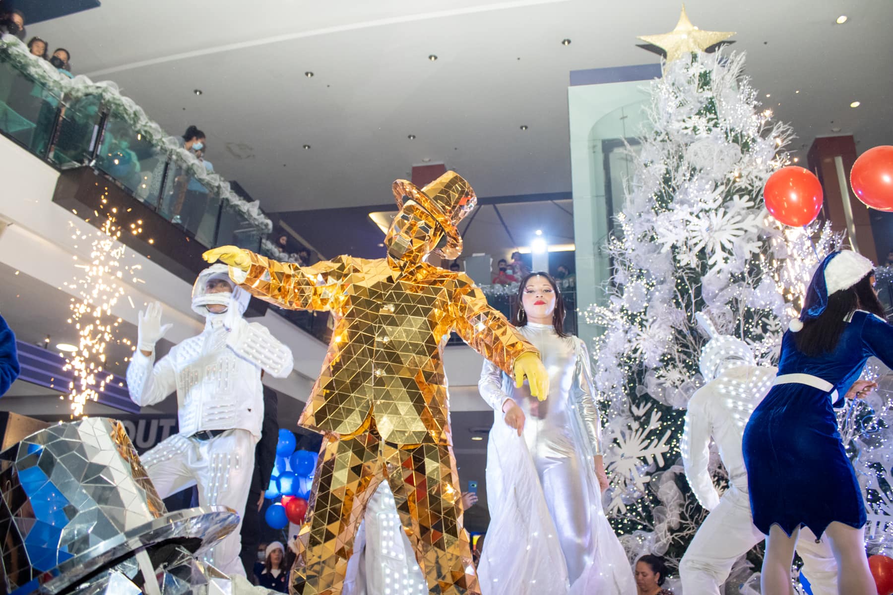 Altara ilumina una “Blanca Navidad” con espectacular árbol y show de luces