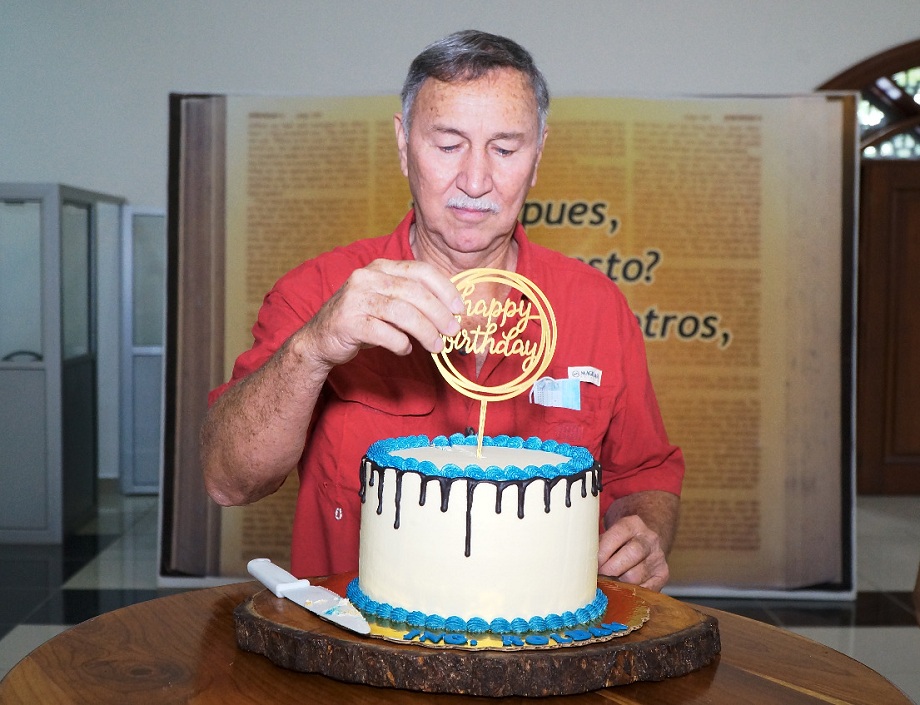 Desayuno de cumpleaños en honor al Ing. Roldan Suazo