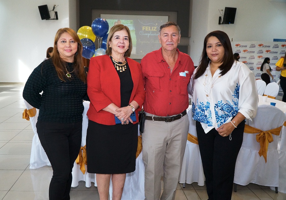 Desayuno de cumpleaños en honor al Ing. Roldan Suazo