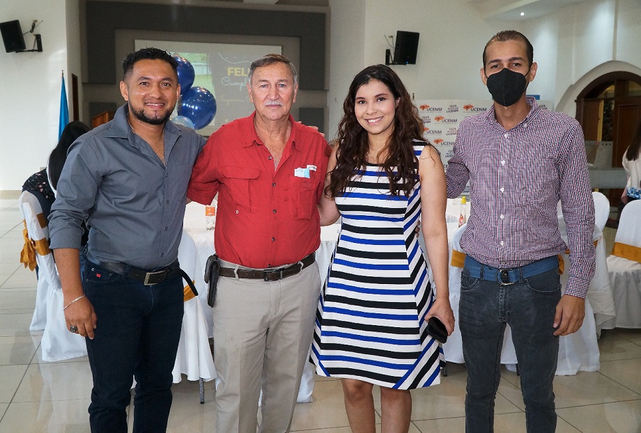 Desayuno de cumpleaños en honor al Ing. Roldan Suazo