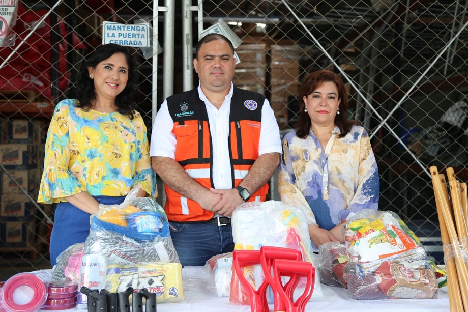 Maquiladores entregan a COPECO insumos valorados en un millón de lempiras