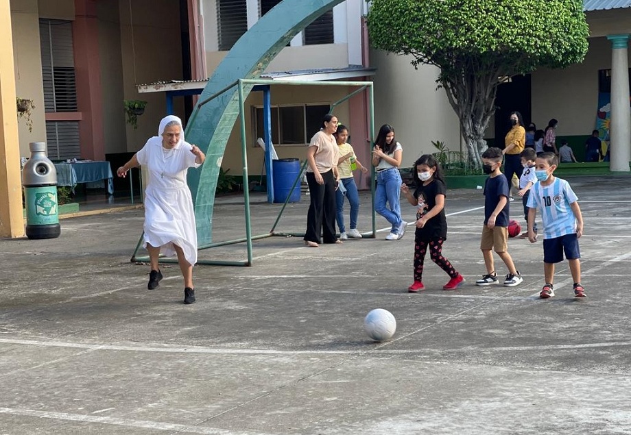 Instituto María Auxiliadora clausurar el año escolar 2022 con alegre convivio familiar