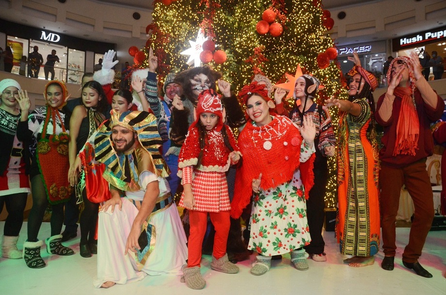 Multiplaza le da la bienvenida a la Navidad con espectacular show de música y luces