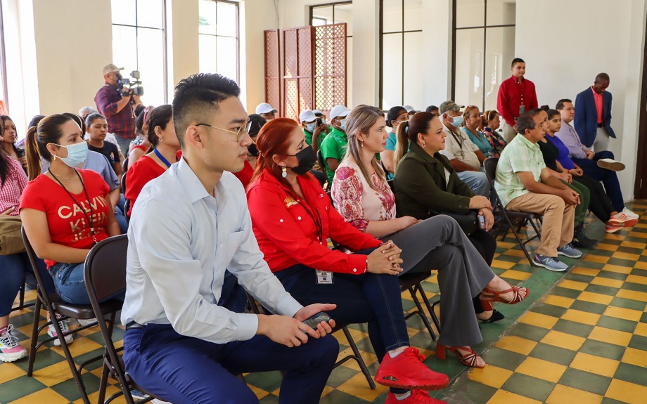 Cónsul de China (Taiwán) dona juguetes para niños de escasos recursos en San Pedro Sula