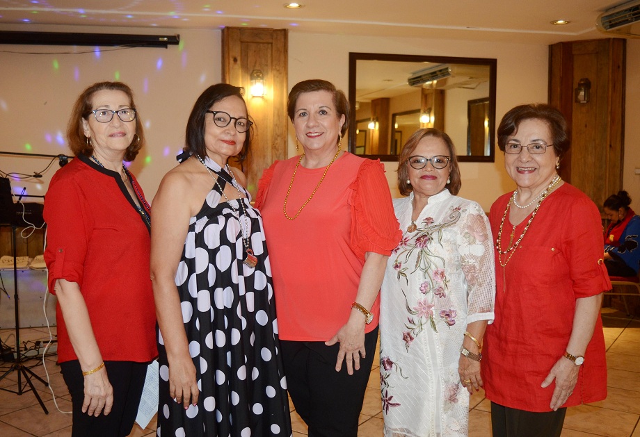 Damas del Club Internacional de Mujeres celebran Té navideño