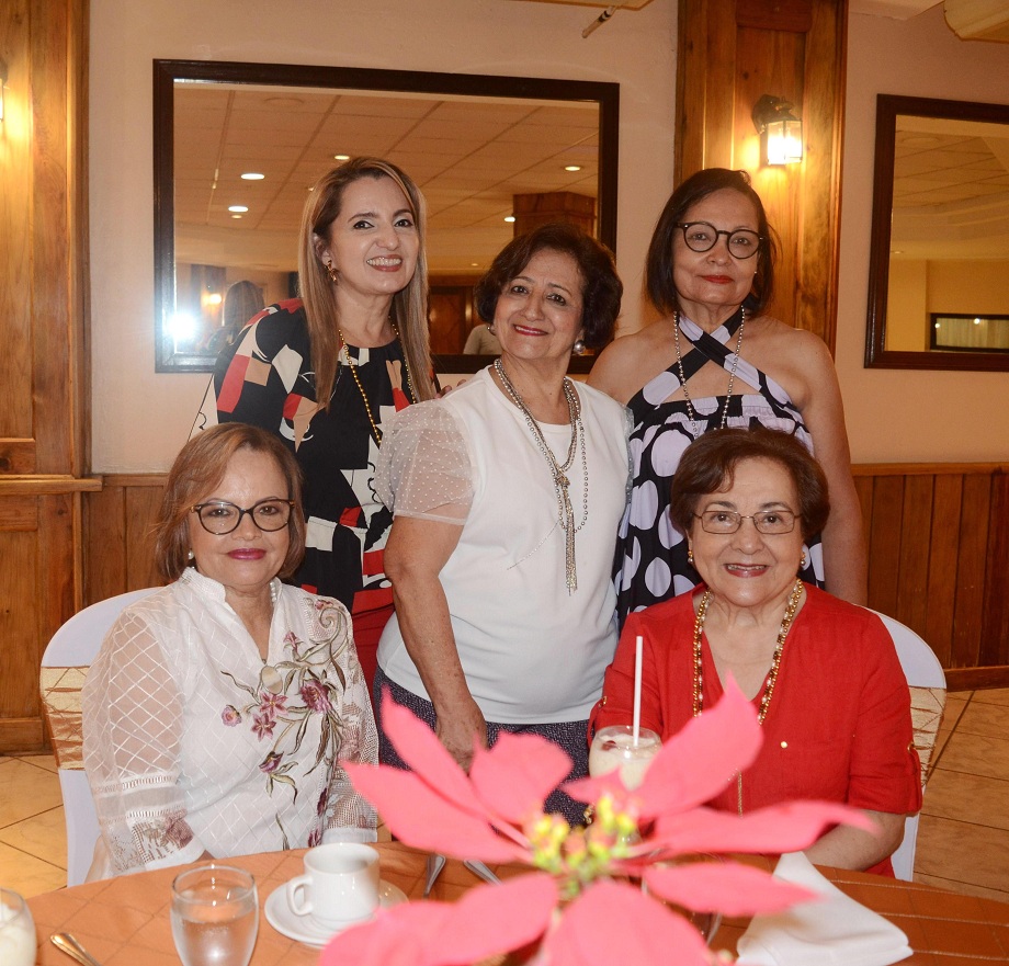 Damas del Club Internacional de Mujeres celebran Té navideño