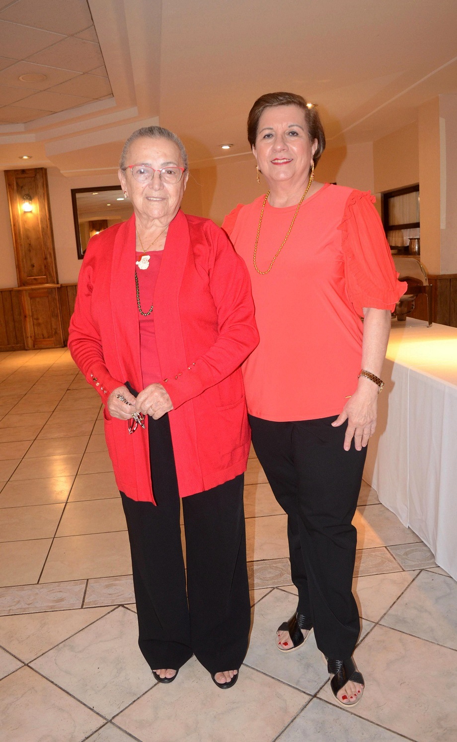 Damas del Club Internacional de Mujeres celebran Té navideño