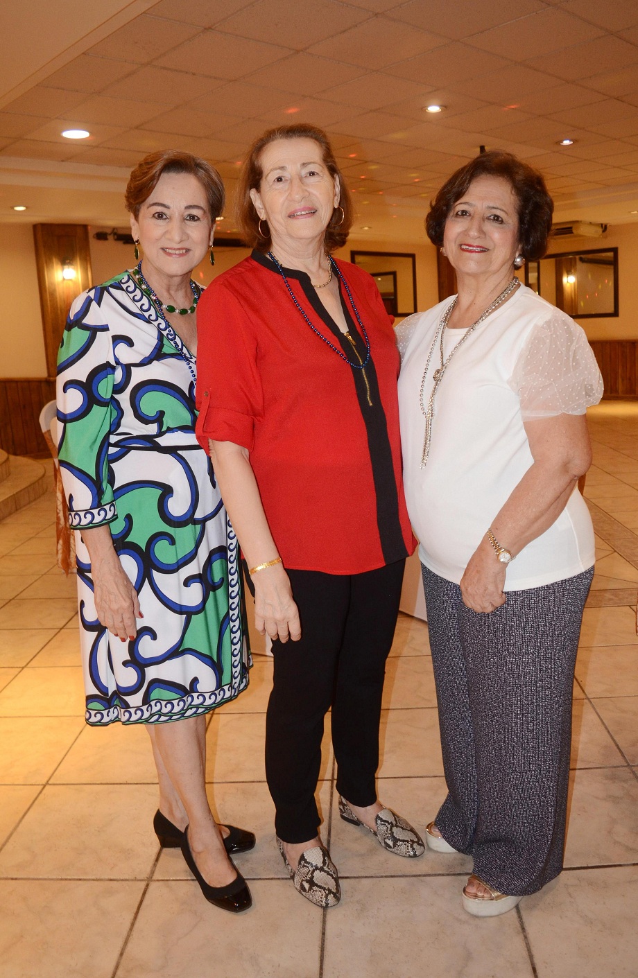 Damas del Club Internacional de Mujeres celebran Té navideño