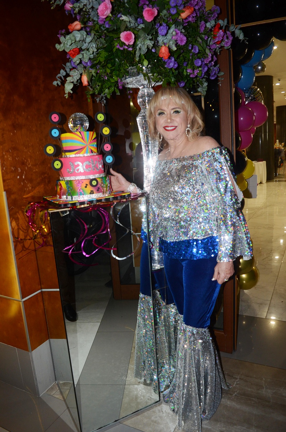 Una Disco Party celebrando el cumpleaños de Jackie Babún