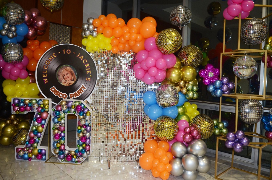 Una Disco Party celebrando el cumpleaños de Jackie Babún