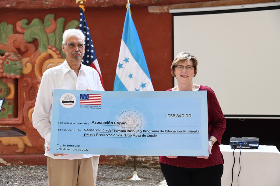 Gobierno de EEUU hace entrega del Premio “Fondo de los Embajadores para la Preservación Cultural” a la Asociación Copán