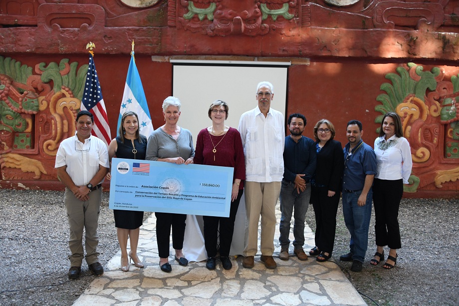 Gobierno de EEUU hace entrega del Premio “Fondo de los Embajadores para la Preservación Cultural” a la Asociación Copán