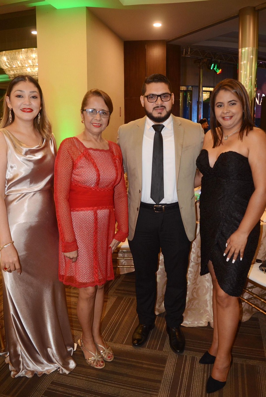 Laura & Lucía Bienes Raíces celebra su éxito en esta navidad