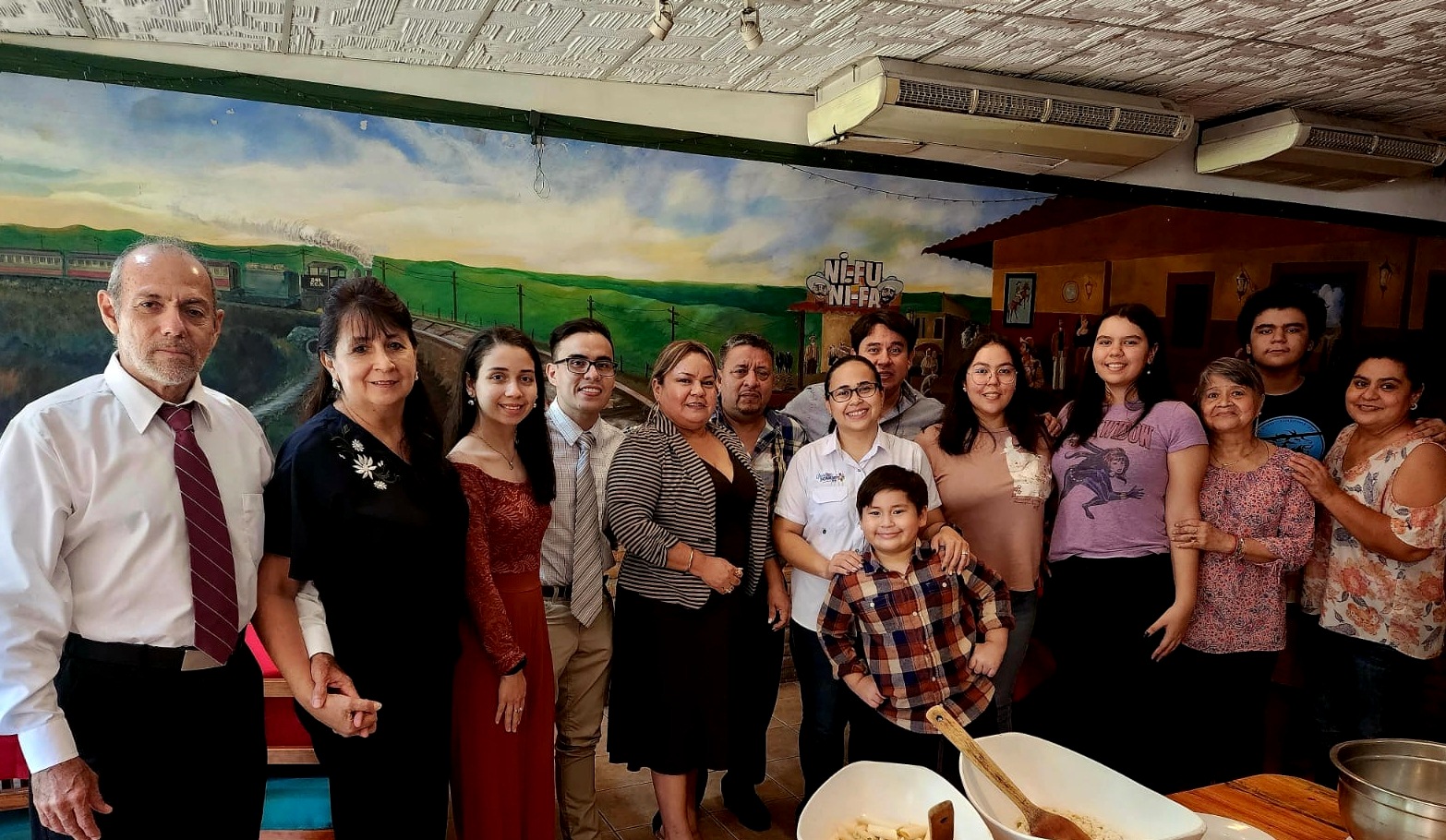 Luis Alonso Rodríguez celebra su graduación 