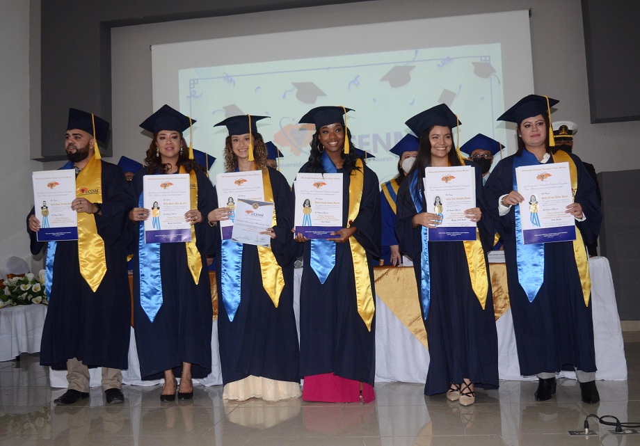 UCENM celebra la graduación de 117 nuevos profesionales