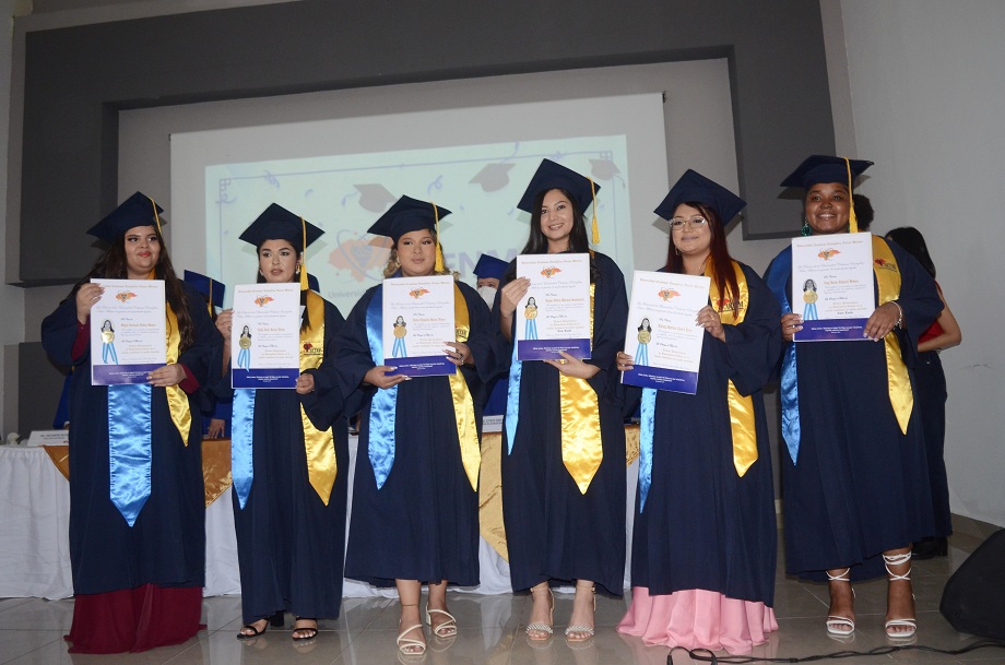 UCENM celebra la graduación de 117 nuevos profesionales