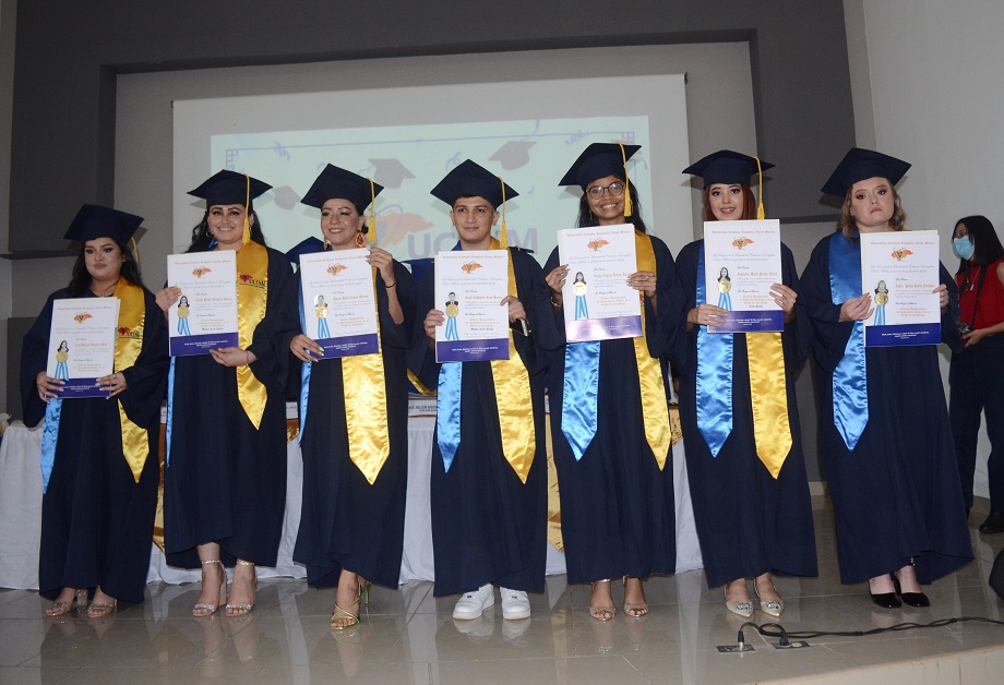 UCENM celebra la graduación de 117 nuevos profesionales