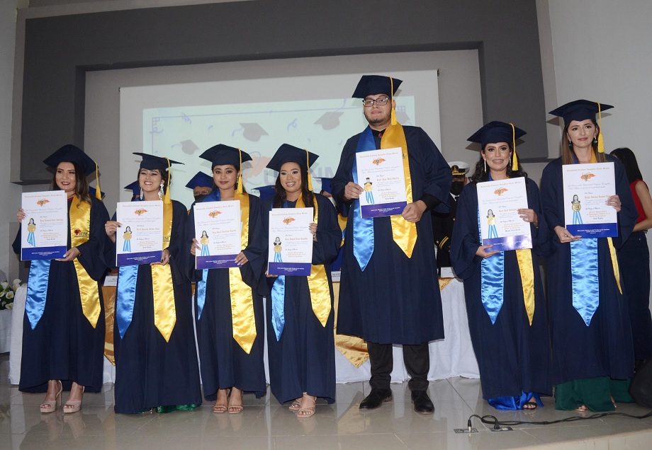 UCENM celebra la graduación de 117 nuevos profesionales