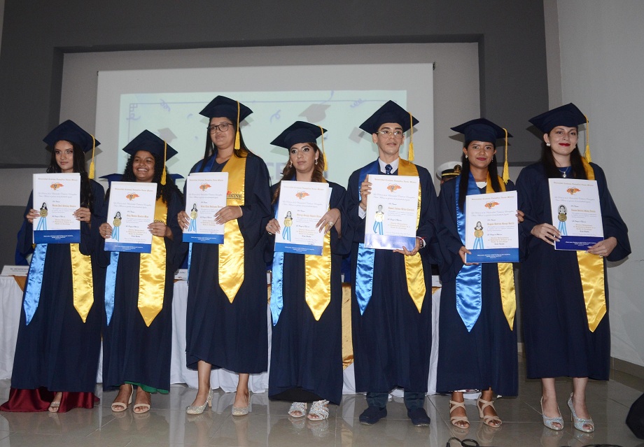 UCENM celebra la graduación de 117 nuevos profesionales