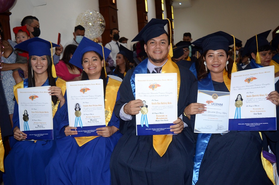 UCENM celebra la graduación de 117 nuevos profesionales