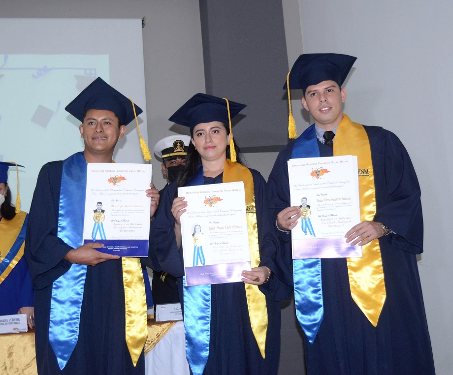 UCENM celebra la graduación de 117 nuevos profesionales