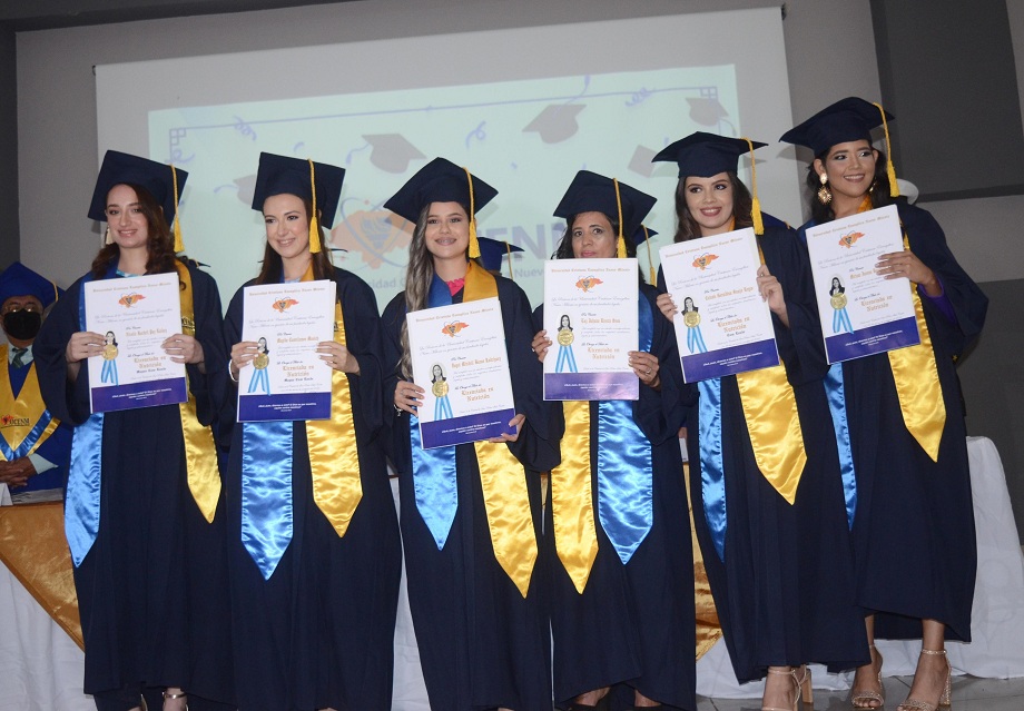 UCENM celebra la graduación de 117 nuevos profesionales