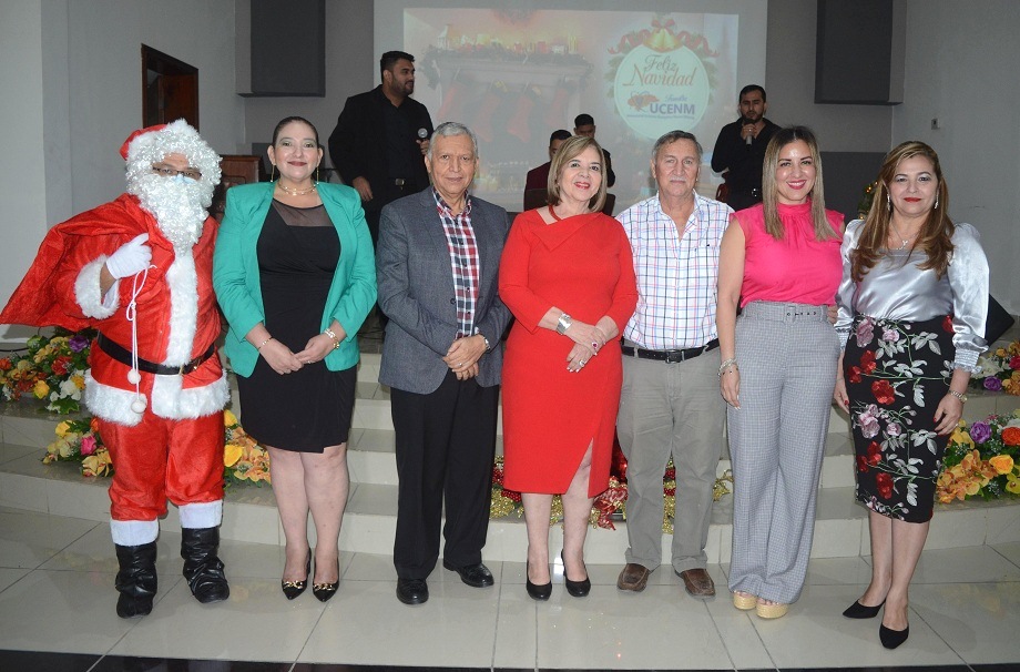 UCENM celebra tradicional cena navideña del 2022