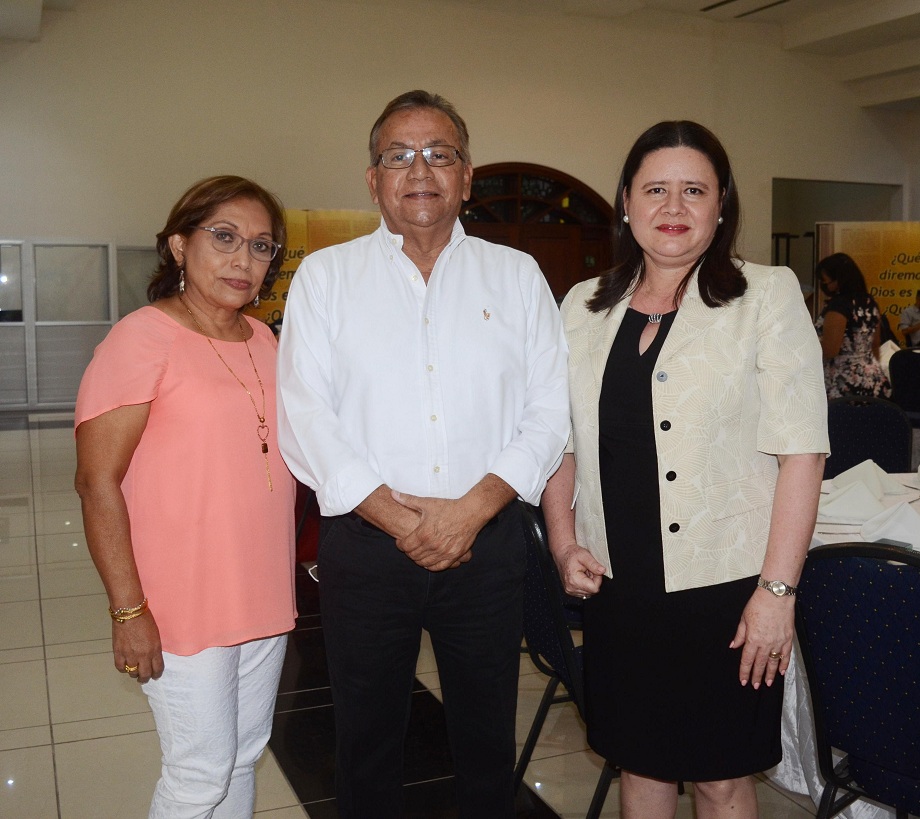 UCENM celebra tradicional cena navideña del 2022