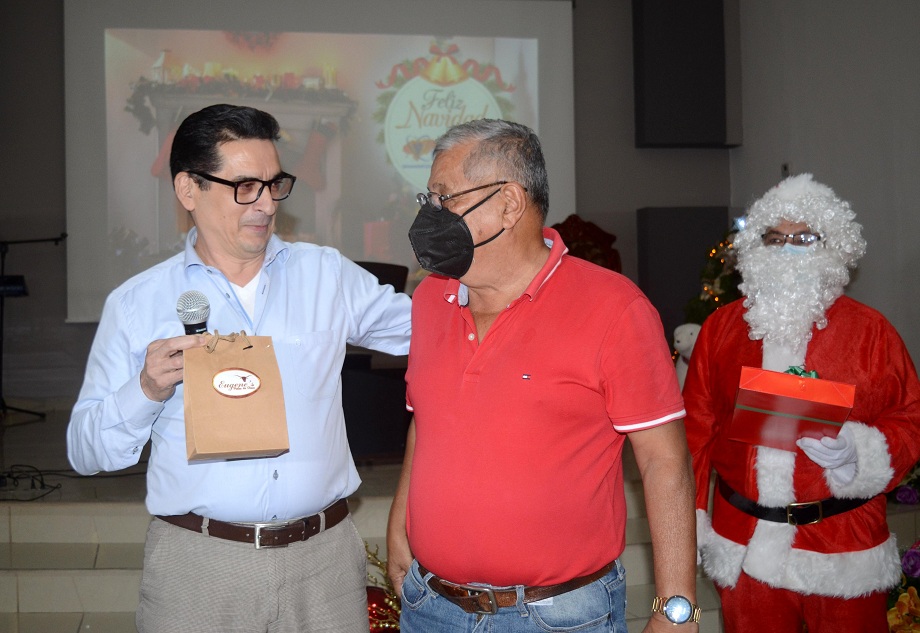 UCENM celebra tradicional cena navideña del 2022