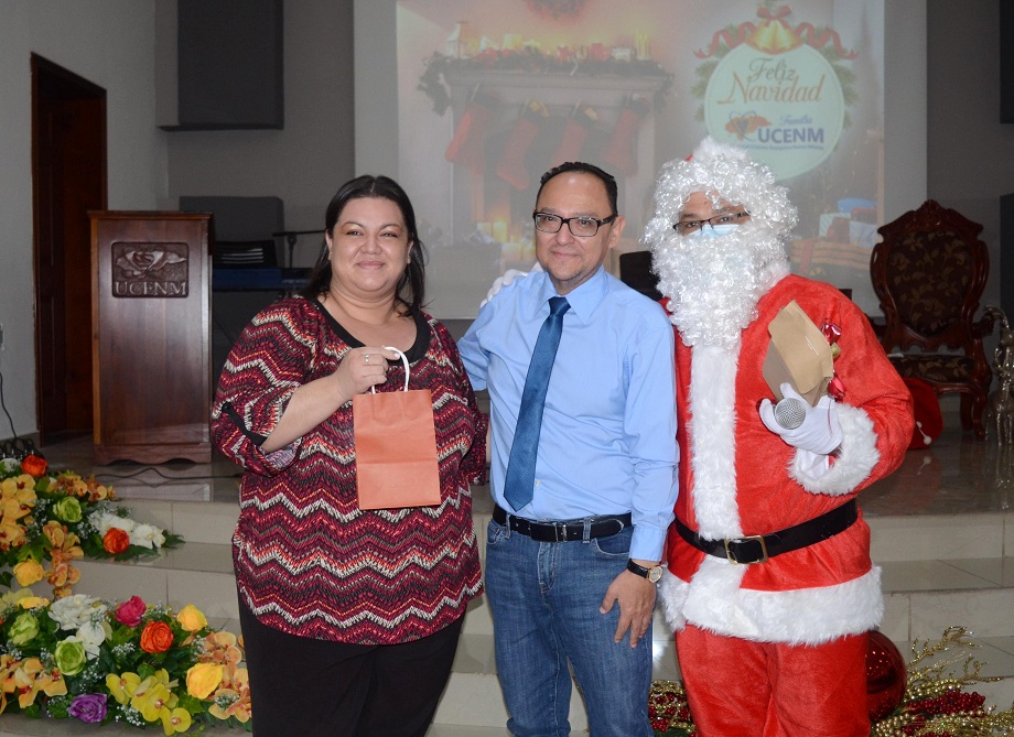 UCENM celebra tradicional cena navideña del 2022