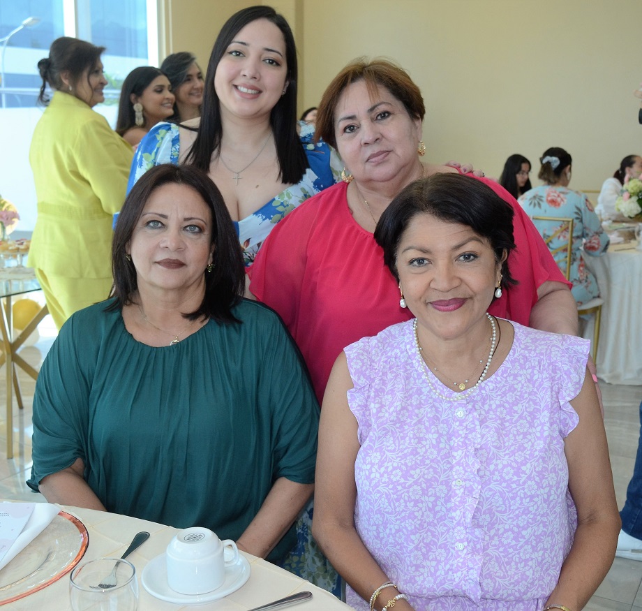 Delicado baby shower en honor a Carmen de Icaza